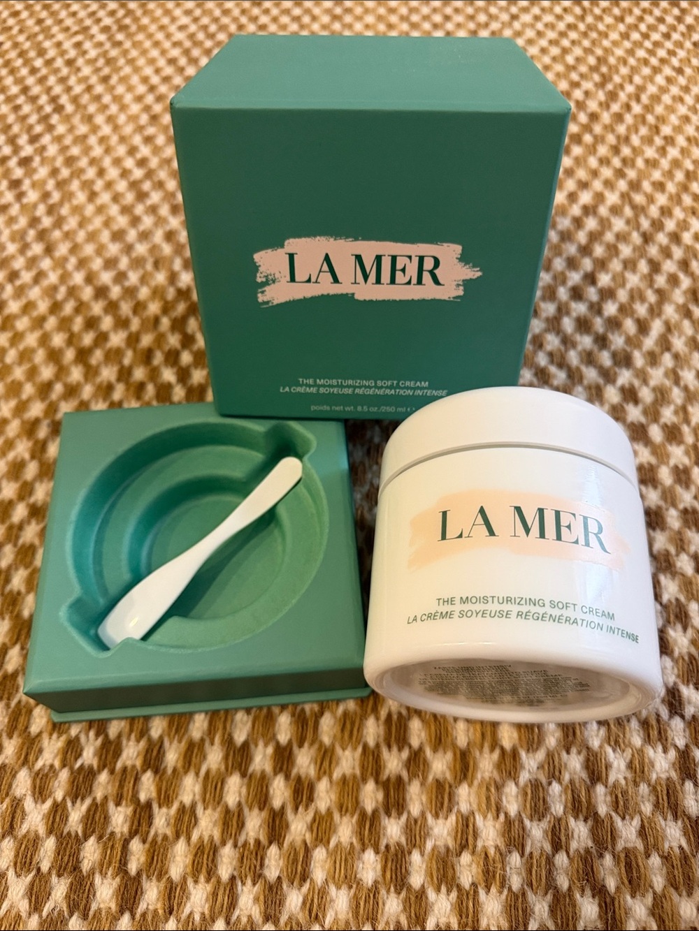 La mer the moisturizing soft cream 8.5 oz empty jar with box